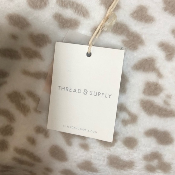 Thread & Supply Animal Print Reversible Vest Size Medium - Picture 9 of 9